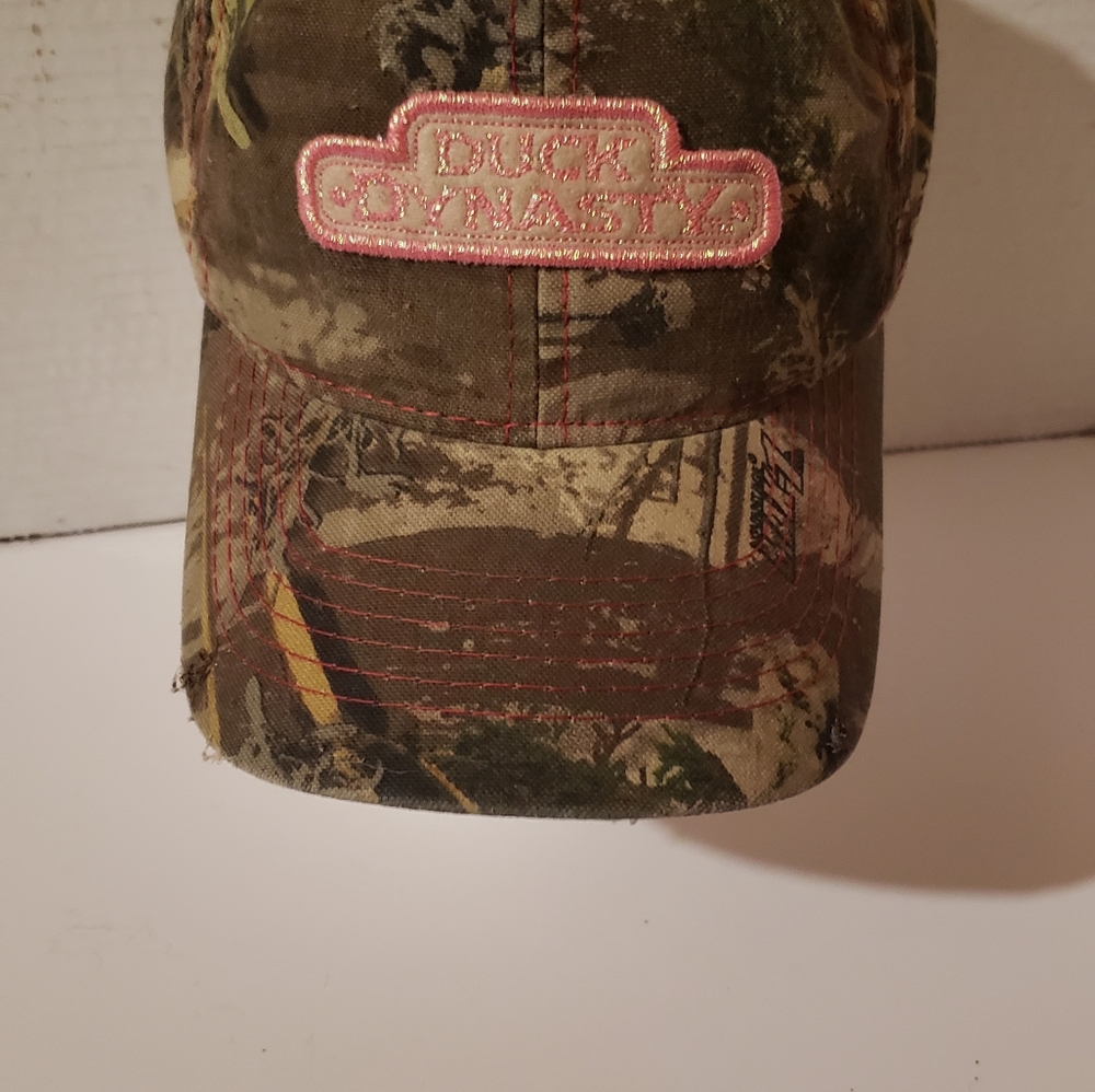 Woman's hat - Picture 2 of 4